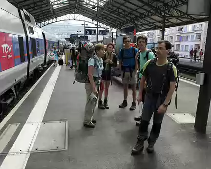 IMG_8214 Lausanne samedi matin. Nous avions 8 minutes pour changer de train, mais le TGV était en retard. Nous avons une bonne demi-heure pour le train suivant.